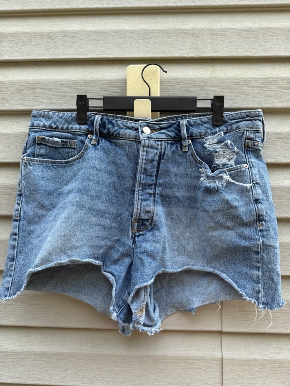 Good American | High Rise Button Fly Cut Off Denim Jean Shorts size 16